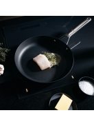 Fiskars Taiten serpenyő, 28 cm - 25 év garanciával