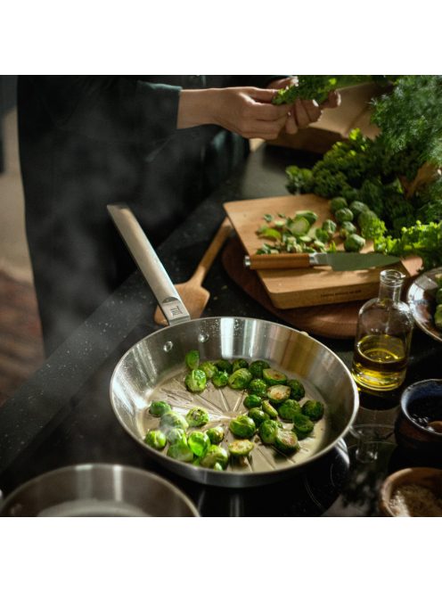 Fiskars Norden prémium acél serpenyő, 28 cm - 25 év garanciával