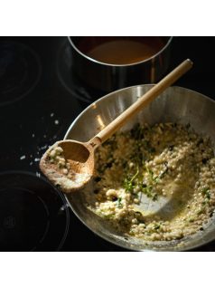   Fiskars Norden prémium acél wok serpenyő, 28 cm - 25 év garanciával (1067630)