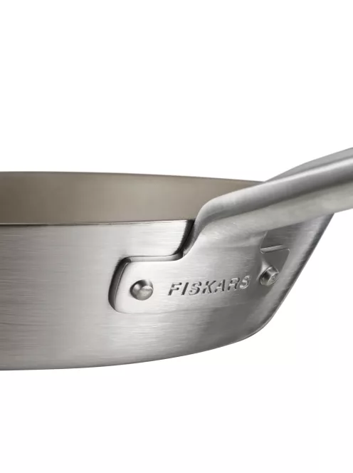 Fiskars Norden prémium acél serpenyő, 26 cm, kerámiabevonatos - 25 év garanciával