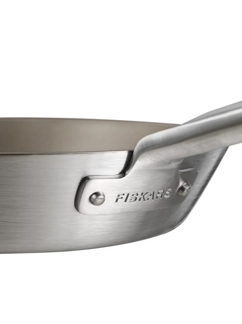 Fiskars Norden prémium acél serpenyő, 28 cm, kerámiabevonatos - 25 év garanciával