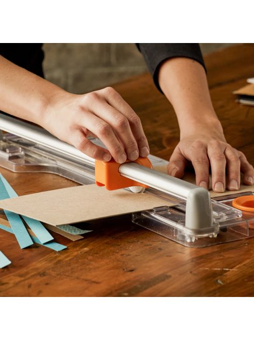 Fiskars Vágóasztal A4, anyagokhoz
