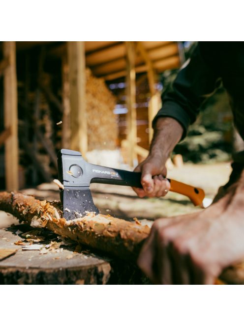 Fiskars X18 ácsfejsze S - 25 év garanciával