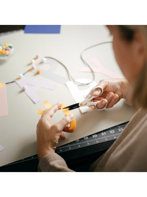 Fiskars Micro-Tip™  olló, teflonbevonattal 13 cm