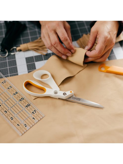 Fiskars Amplify™ textil olló 21 cm (Kifutó modell)