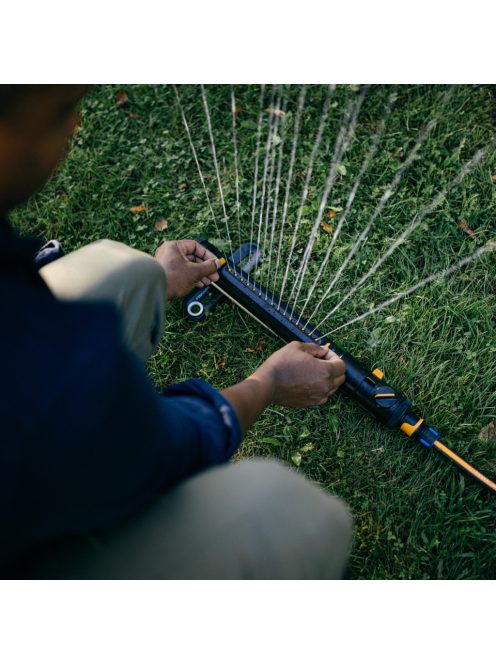 Fiskars X-Series™ Oszcilláló esőztető (S-M)