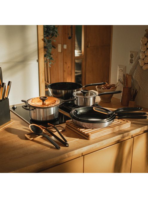 Fiskars Functional Form™ serpenyő, 24 cm, kerámia bevonattal