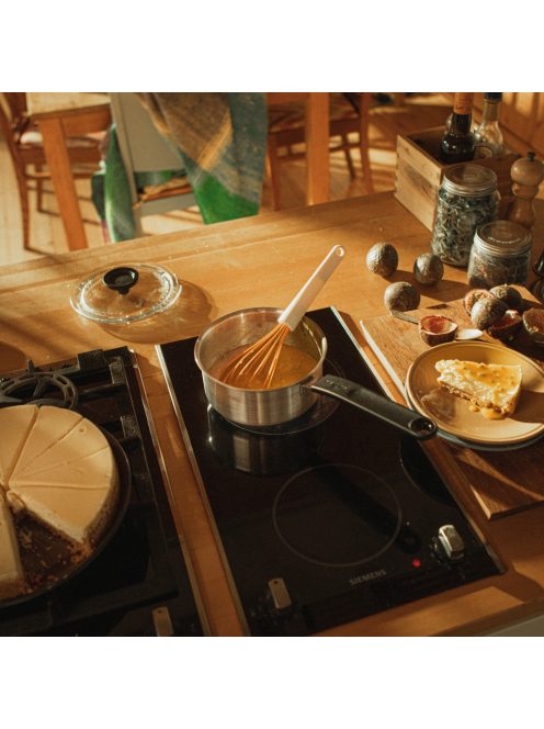 Fiskars Functional Form™ nyeles lábas fedővel, 1,5L, rozsdamentes acél