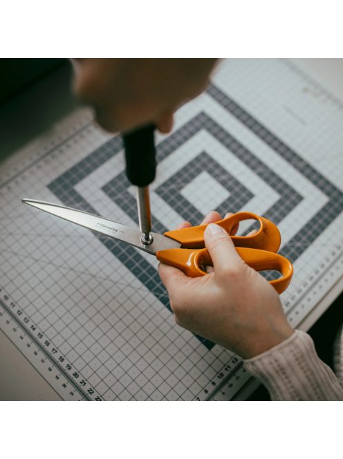 Fiskars Classic nagy univerzális kézműves és textil olló, 25 cm - 25 év garanciával (A 1005151-es szabóolló utódja)