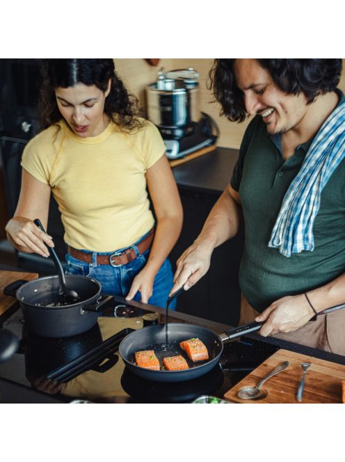 Fiskars Hard Face alumínium serpenyő, 26 cm, kerámiabevonatos