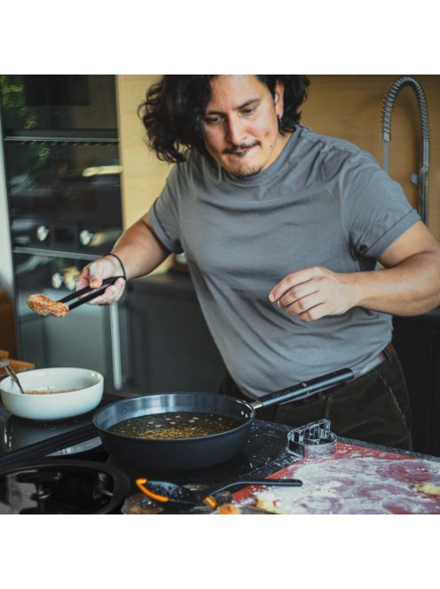 Fiskars Hard Face alumínium serpenyő, 28 cm, kerámiabevonatos