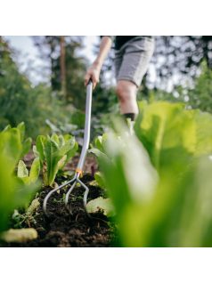 Fiskars Ergonomic™ 3 ágú talajlazító