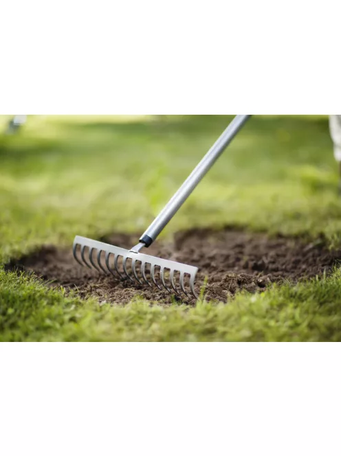 Fiskars Ergonomic™ gereblye, fém fejjel