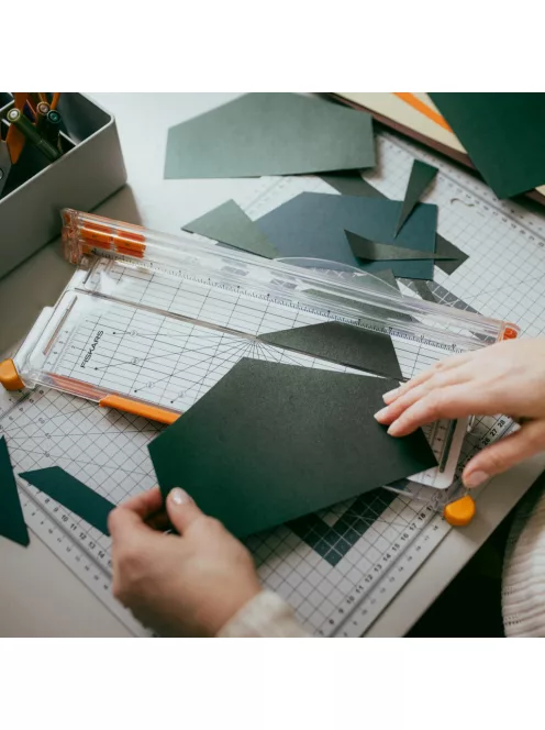 Fiskars SureCut™ Papír Vágóasztal A4, keskeny talppal