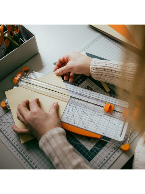 Fiskars SureCut™ vágóasztal A4, papírhoz, keskeny talppal