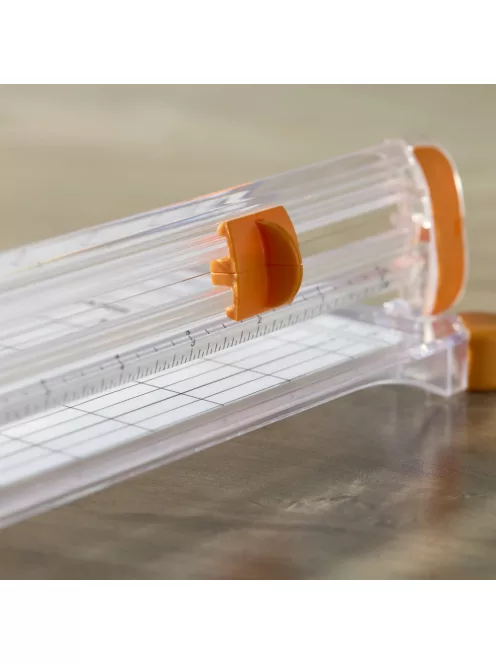 Fiskars SureCut™ Papír Vágóasztal A4, keskeny talppal