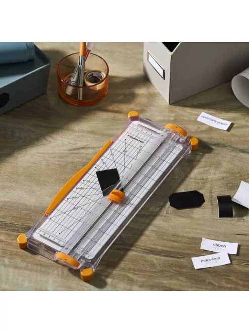 Fiskars SureCut™ Papír Vágóasztal A4, keskeny talppal