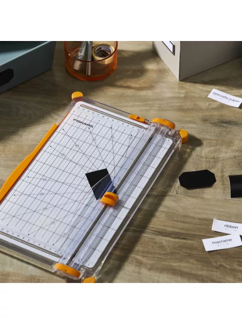 Fiskars SureCut™ Papír Vágóasztal A4, széles talppal
