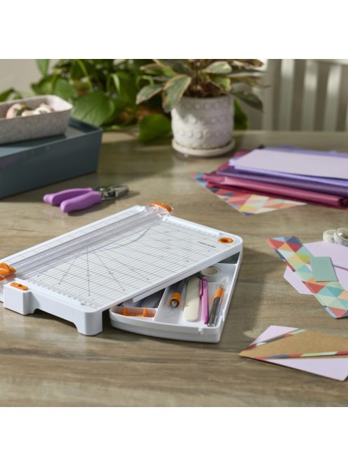 Fiskars SureCut™ vágóasztal A4, papírhoz, tároló rekesszel