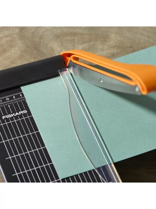 Fiskars Bypass Papír Vágóasztal A5, 30% újrahasznosított (1077982)