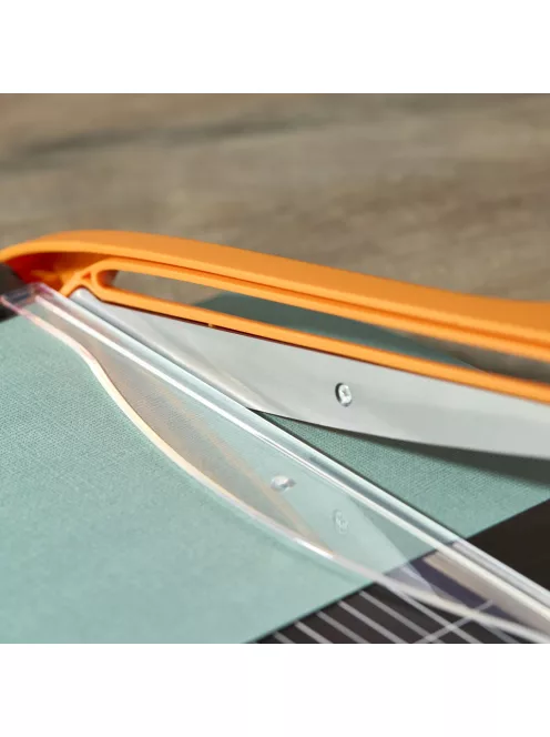 Fiskars Bypass Papír Vágóasztal A5, 30% újrahasznosított (1077982)