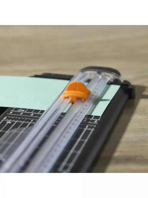 Fiskars SureCut™ Papír Vágóasztal A5, 30% újrahasznosított anyagból (1077983)