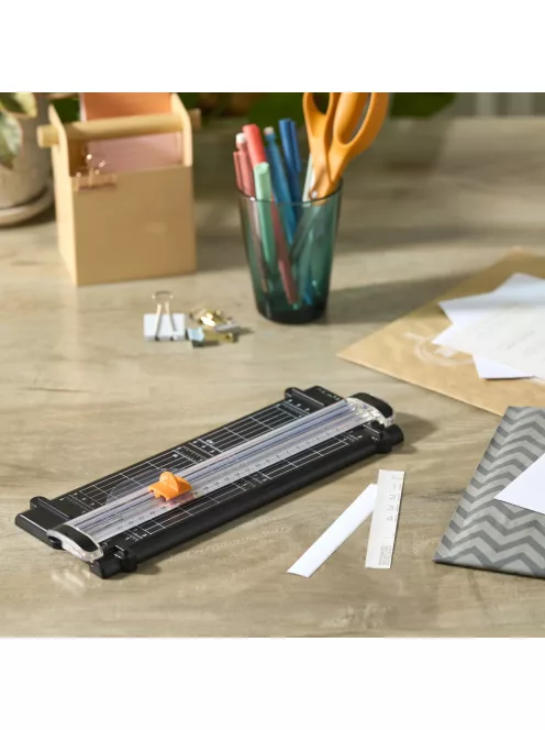 Fiskars SureCut™ Papír Vágóasztal A5, 30% újrahasznosított anyagból (1077983)