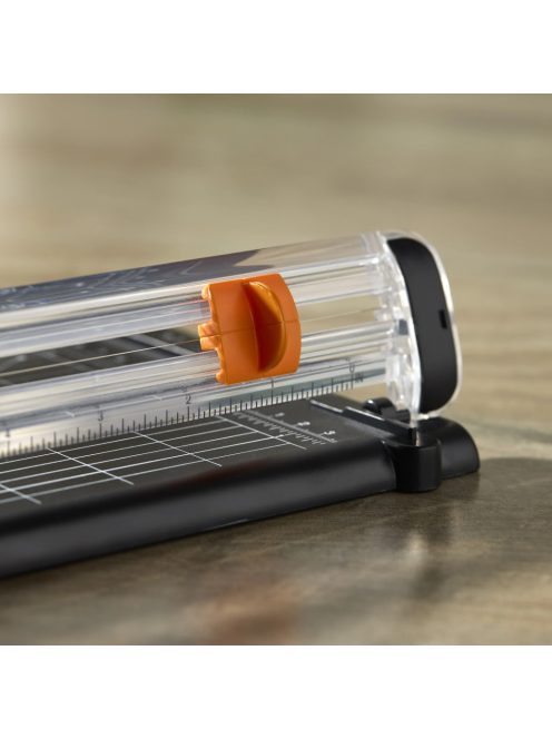 Fiskars SureCut™ vágóasztal A4, papírhoz, újrahasznosított anyagból