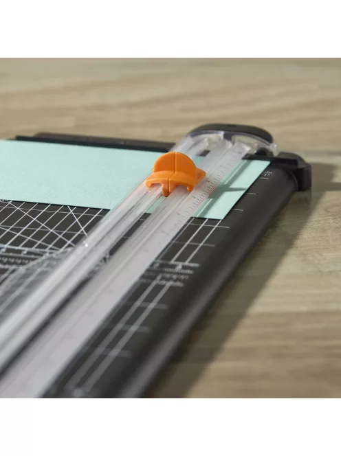 Fiskars SureCut™ Papír Vágóasztal A4, 30% újrahasznosított anyagból