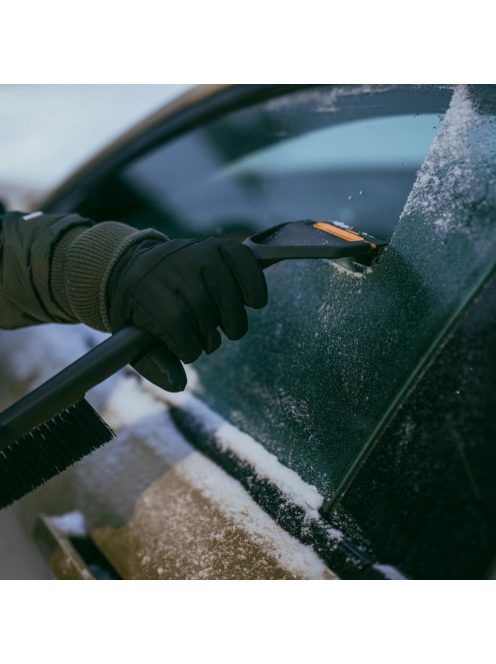 Fiskars Solid™ autós hóseprű és jégkaparó, cserélhető kaparó betéttel (1078496)