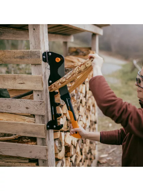 Fiskars X-series™ gyújtós készítő készlet (fali állvány + gallyazókés) (1079159)