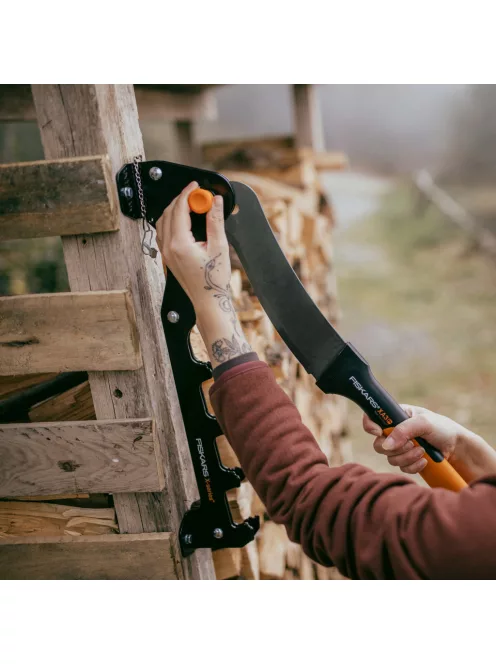 Fiskars X-series™ gyújtós készítő készlet (fali állvány + gallyazókés) (1079159)