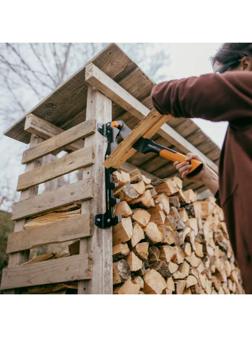 Fiskars X-series™ gyújtós készítő készlet (fali állvány + gallyazókés) (1079159)