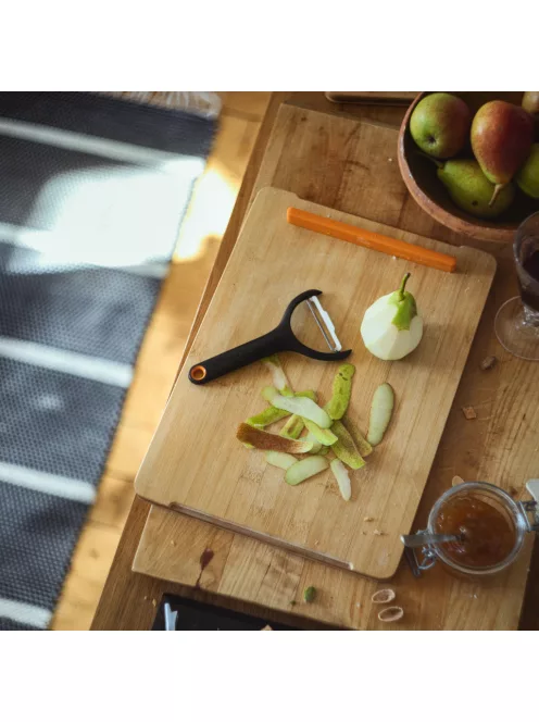 Fiskars Functional Form™ zöldséghámozó (1079908)