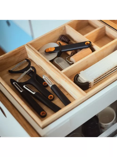 Fiskars Functional Form™ zöldséghámozó (1079908)