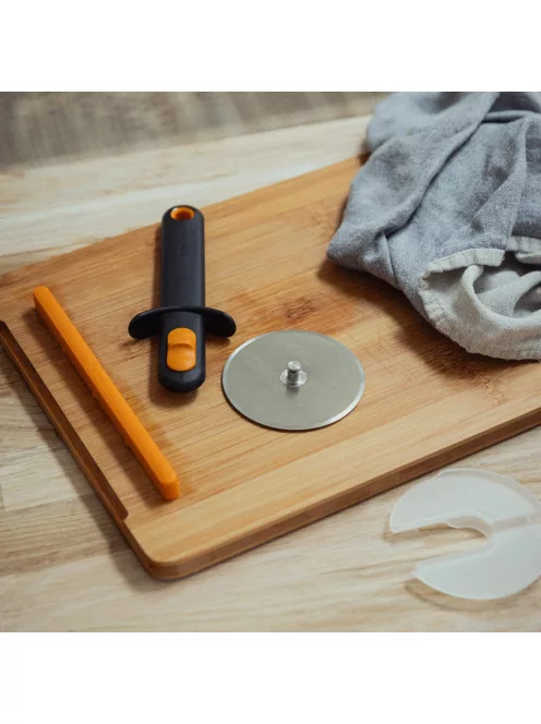 Fiskars Functional Form™ pizzaszeletelő (1079963)