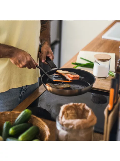 Fiskars Functional Form™ spatula palacsintasütéshez (1079964)