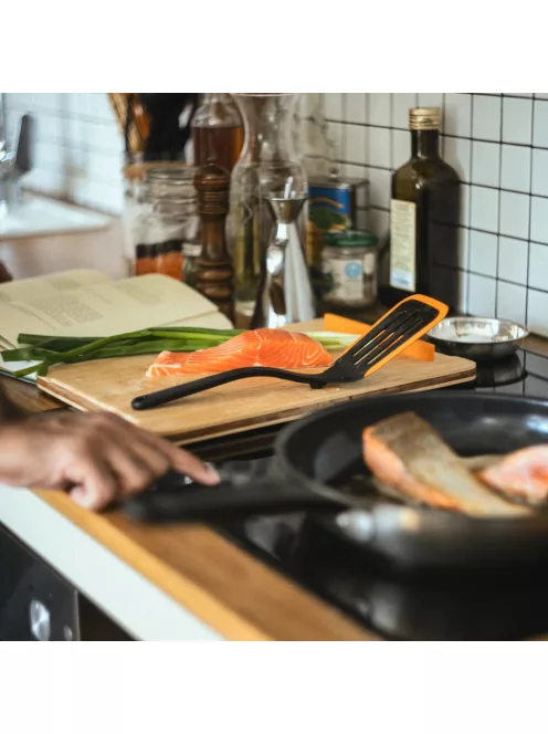 Fiskars Functional Form™ spatula palacsintasütéshez (1079964)