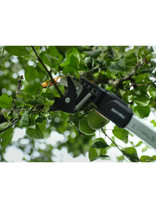 Fiskars X-series™ DualAction UPX96 teleszkópos magassági ágvágó, bypass - 25 év garanciával (1080131)