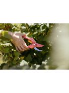 Fiskars Inspiration™ P26 metszőolló, rubinvörös, bypass (1003657)