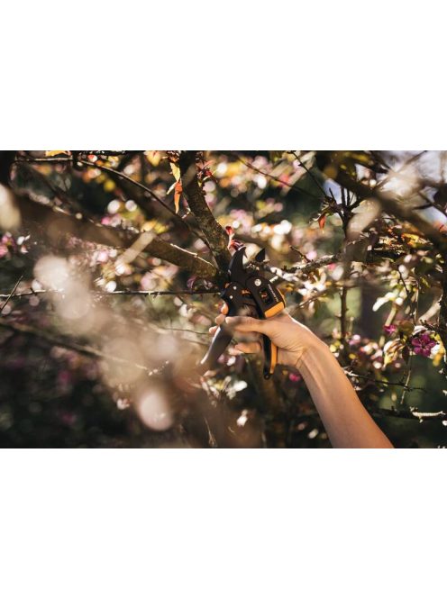 Fiskars PowerStep™ P83 metszőolló, rávágó, 3 fokozatú állítással (1000575)