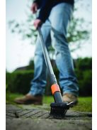 Fiskars QuikFit™ Járdatisztító kefe (1000657)