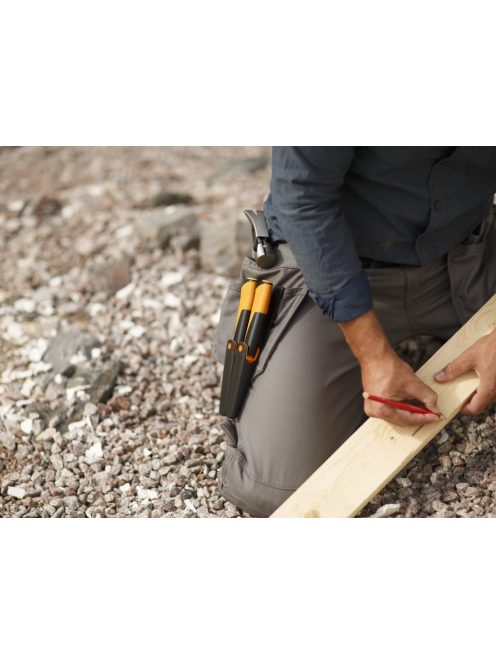 Fiskars Staysharp™ általános kés, tokba épített élezővel (1023618) 
