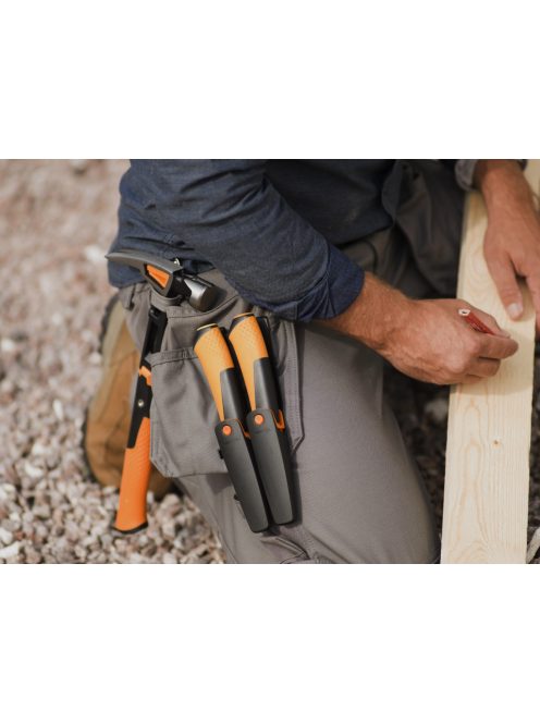 Fiskars Staysharp™ ácskés, tokba épített élezővel (1023621)