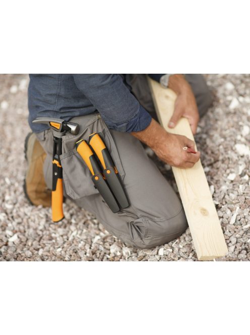Fiskars Staysharp™ ácskés, tokba épített élezővel (1023621)