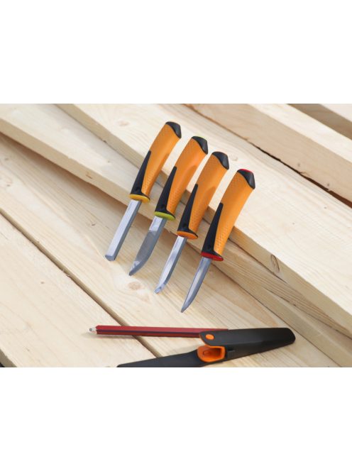 Fiskars Staysharp™ ácskés, tokba épített élezővel (1023621)