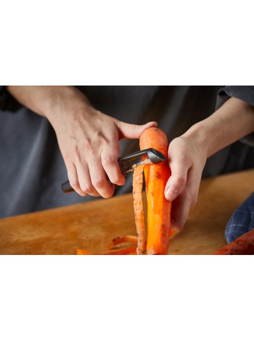 Fiskars Functional Form Forgó pengés hámozó  (1014419) 