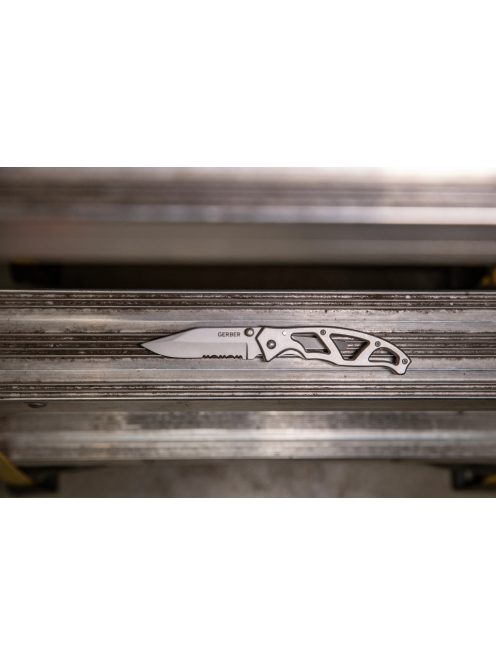 Gerber Paraframe I zsebkés, félig fogazott pengével, dobozban GB (1027832) - 25 év garanciával