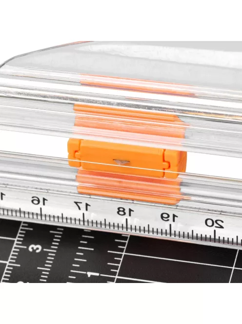 Fiskars Recycled SureCut™ Papír Vágóasztal A4, titánium bevonatú penge, 100% újrahasznosított (1004639)