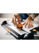Fiskars Vágóasztal, újrahasznosított műanyagból A4 méretű, 45mm-es, titánium bevonatú görgős vágóbetéttel (1004640)
